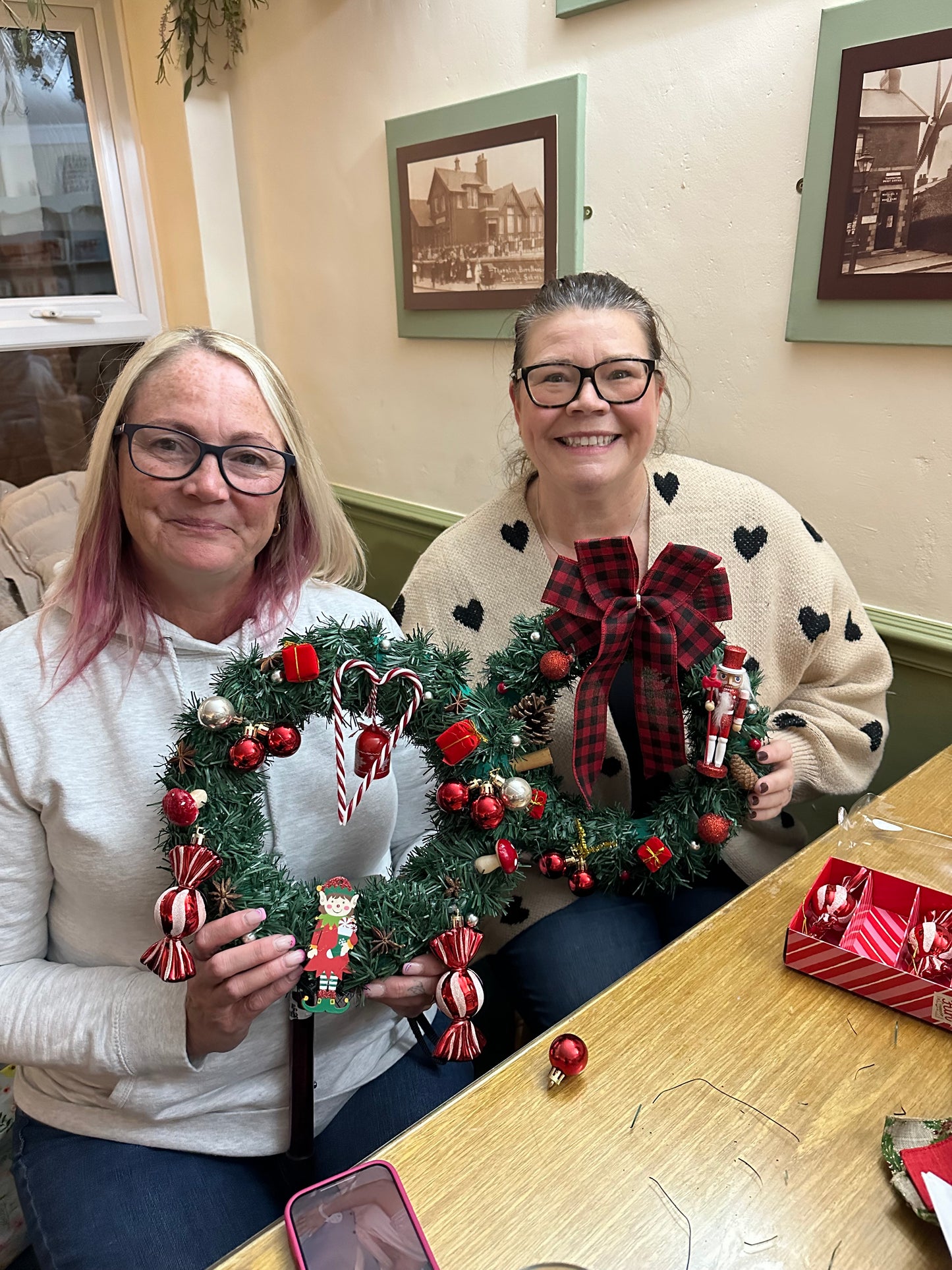 🎄 Christmas Wreath Workshop – Tiffins Style! New Date Mon Dec 1st 6pm-8pm